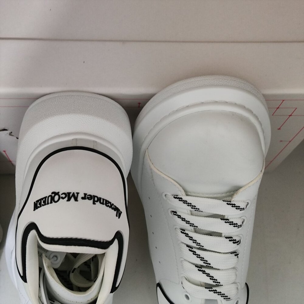 Alexander McQueen White Leather Low-Top Sneakers with Striped Laces - Picture 4 of 8